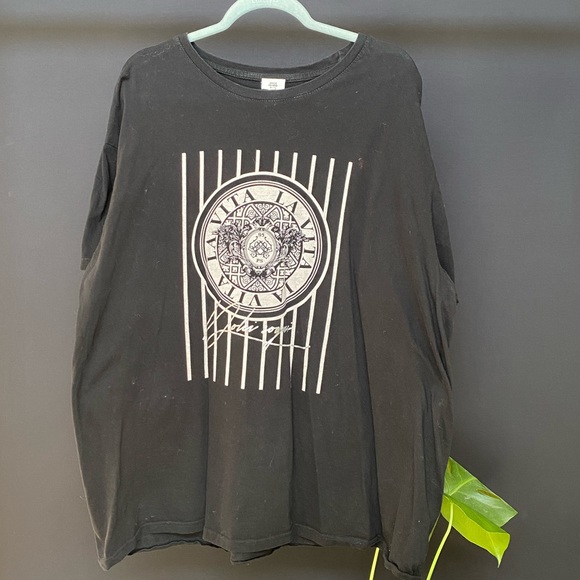 Motif Tee - Picture 2 of 4